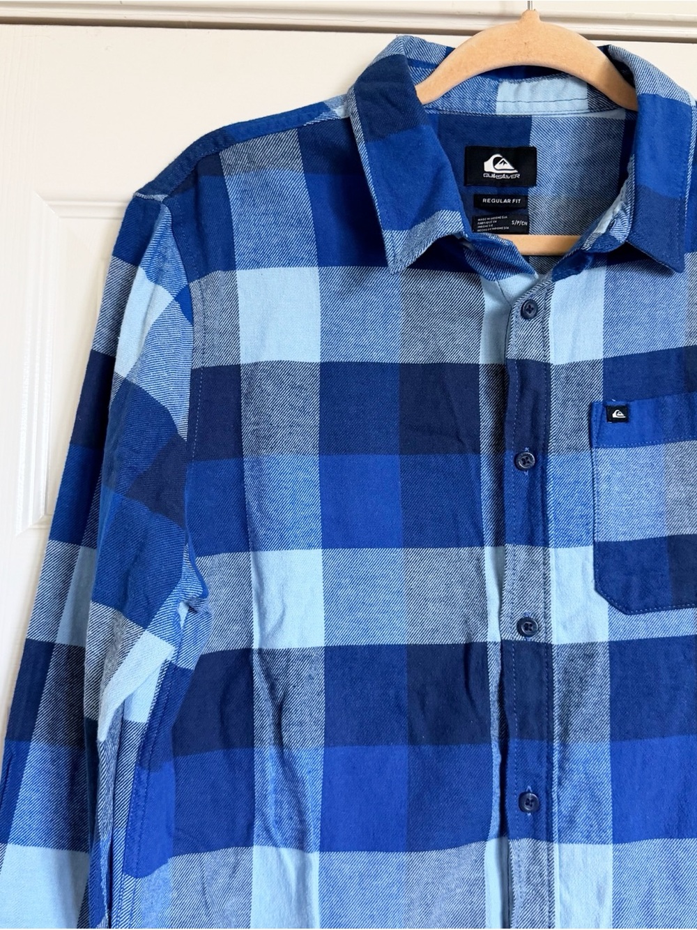 Quicksilver Men’s Blue Plaid Flannel Top - Picture 2 of 4